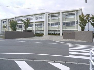 中央中学校