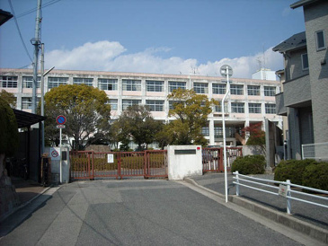 府中緑ヶ丘中学校