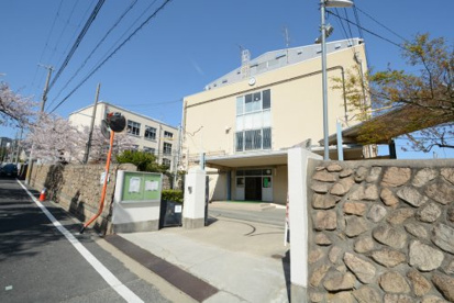 神戸市立住吉中学校の画像2