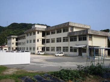 三津小学校