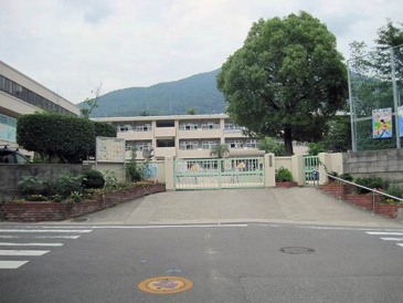 明立小学校