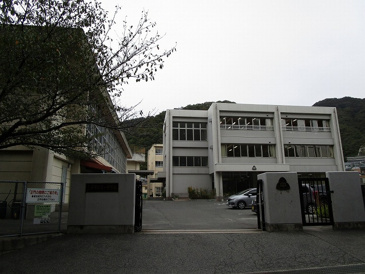 第一中学校