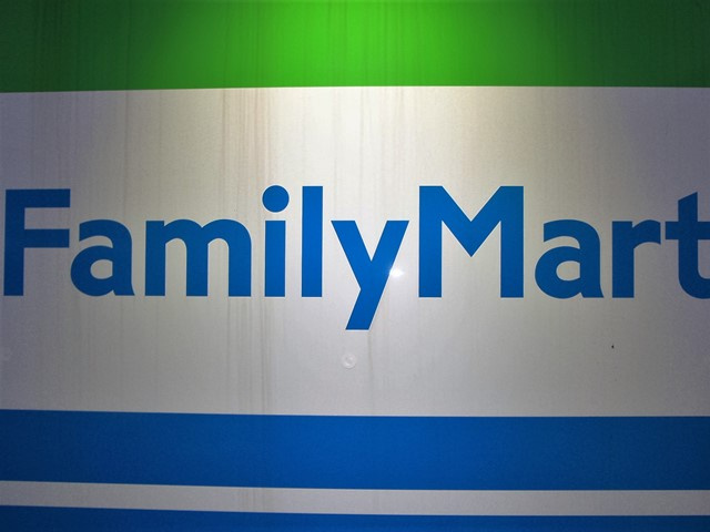 ファミリーマート さいたま新中里店