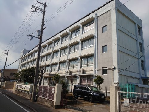 東小学校