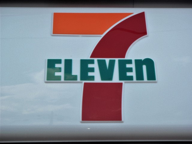 セブンイレブン 戸田新曽南店