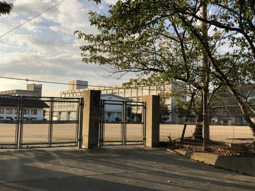 東中学校