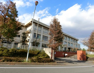 藤沢市立滝の沢小学校の画像1