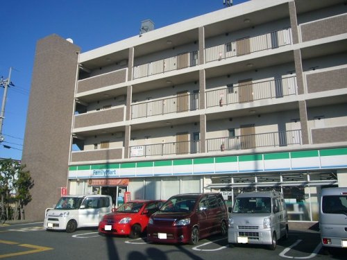 ファミリーマート 高槻川西町一丁目店