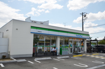ファミリーマート伊丹森本店の画像1