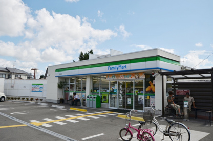 ファミリーマート伊丹森本店の画像2