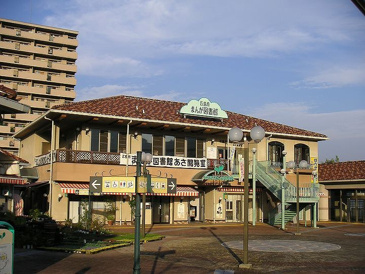 広島市立まんが図書館あさ閲覧室