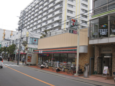 セブンイレブン 阪急塚口駅南店の画像3