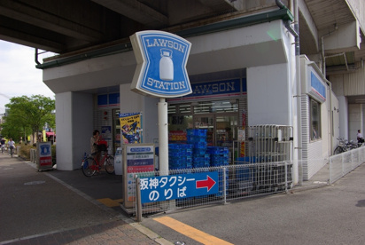 ローソン 尼崎センタープール前駅の画像1
