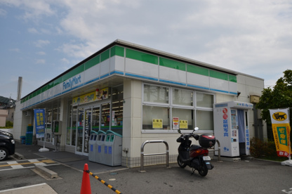 ファミリーマート川西中央店の画像1