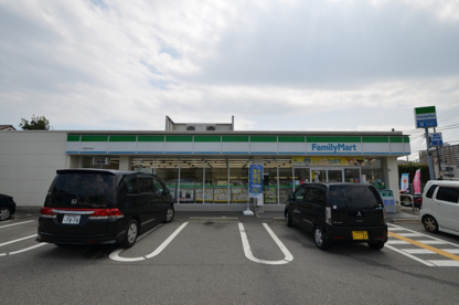 ファミリーマート川西中央店の画像3