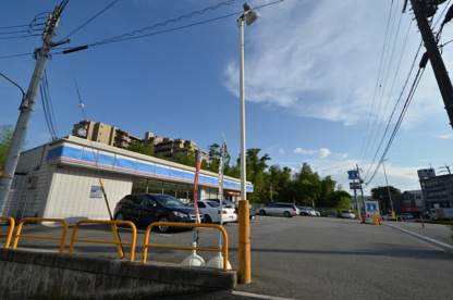 ローソン川西平野２丁目店の画像1