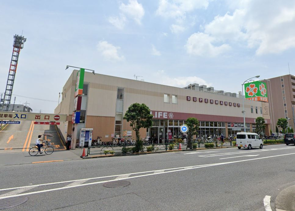 ライフ 六町駅前店