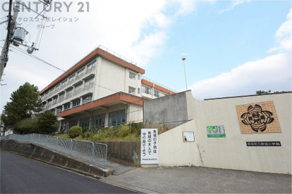 豊中市立緑地小学校の画像1
