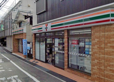 セブンイレブン 阪急雲雀丘花屋敷駅前店の画像1