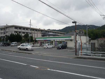 ファミリーマート 熊野川角店