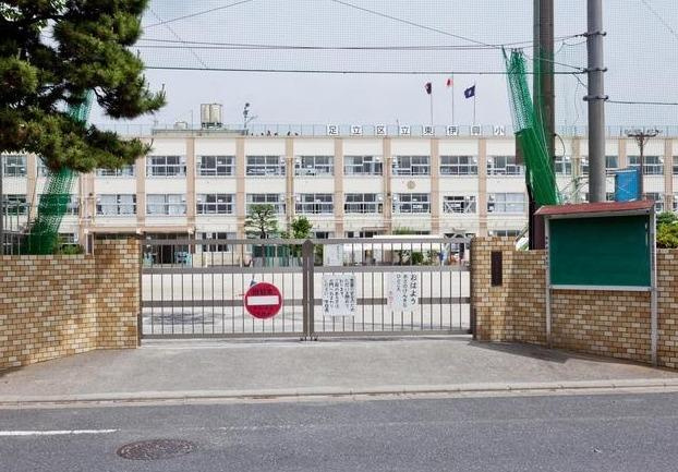 東伊興小学校
