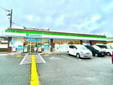 ファミリーマート 豊中旭丘店の画像1