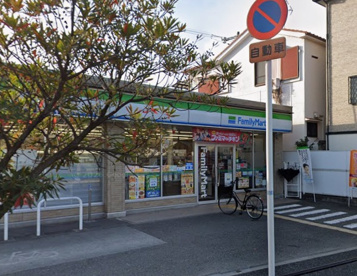 ファミリーマート 豊中城山町店の画像1