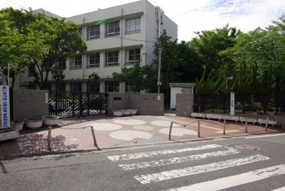 尼崎市立成文小学校の画像1