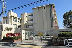 宝塚市立美座小学校の画像1