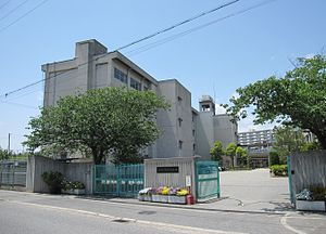 西宮市立真砂中学校の画像1