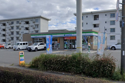 ファミリーマート 宝塚山本野里店の画像1