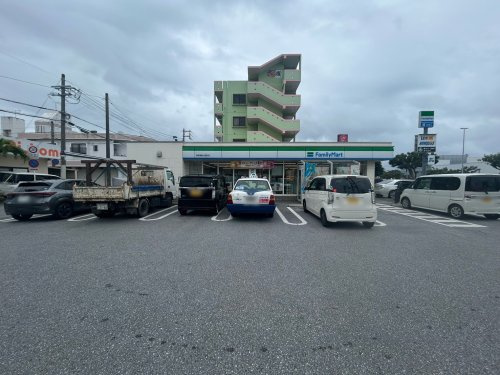 沖縄ファミリーマート 西崎運動公園前店