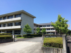 岩邑中学校
