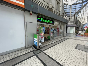 ファミリーマート アイランドセンター駅東店の画像1
