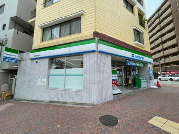 ファミリーマート 阪神岩屋駅前店の画像1