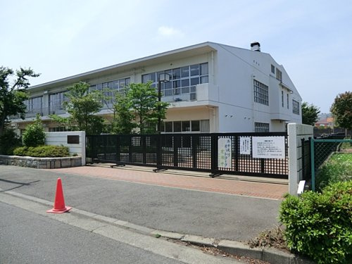 石川小学校