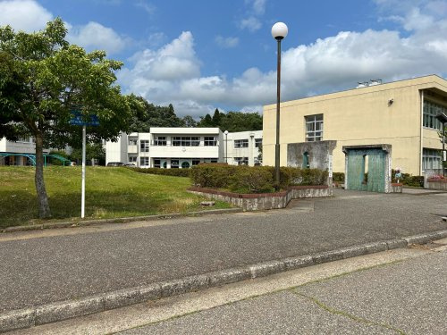 津幡町立太白台小学校