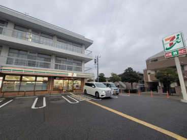 セブン-イレブン 阪急塚口駅東店の画像1