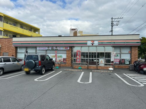 セブンイレブン 那覇仲井真店