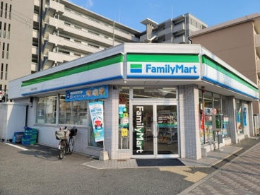ファミリーマート尼崎塚口本町店の画像1