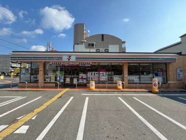 セブンイレブン阪急塚口駅東店の画像1